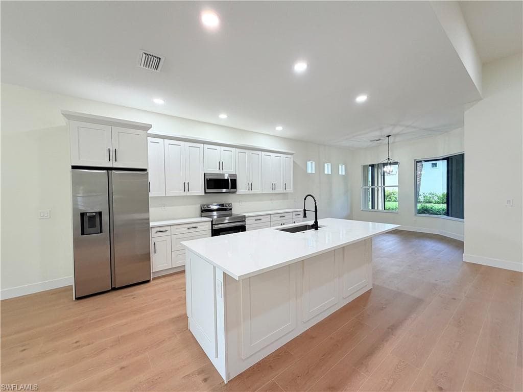11001 Sea Tropic LN-4